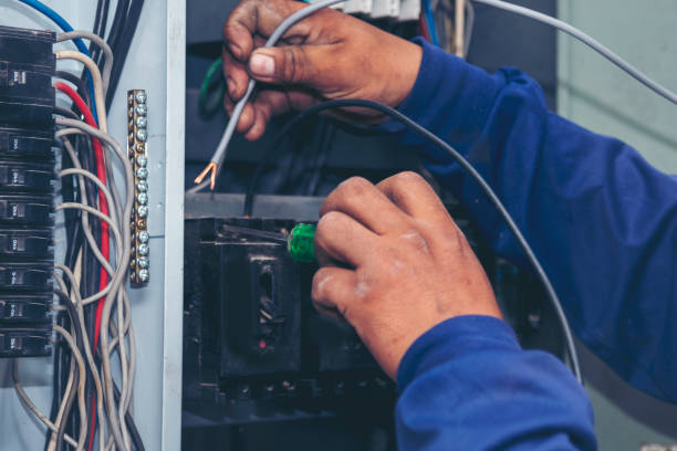 Best Affordable Emergency Electrician  in Muscatine, IA